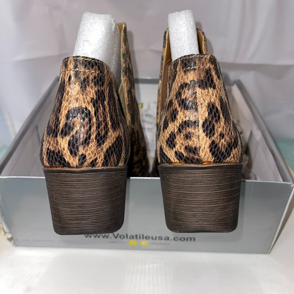 Volatile Chronicle Women Sz 11 V-Cut Ankle Booties Leopard Print Block Heel NEW - Picture 4 of 8